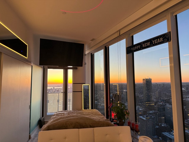 Modern Bachelor Top Floor Corner Studio - photo 4