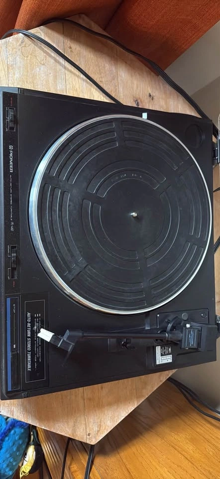 Pioneer PL-460 automatic belt-drive turntable - photo 2