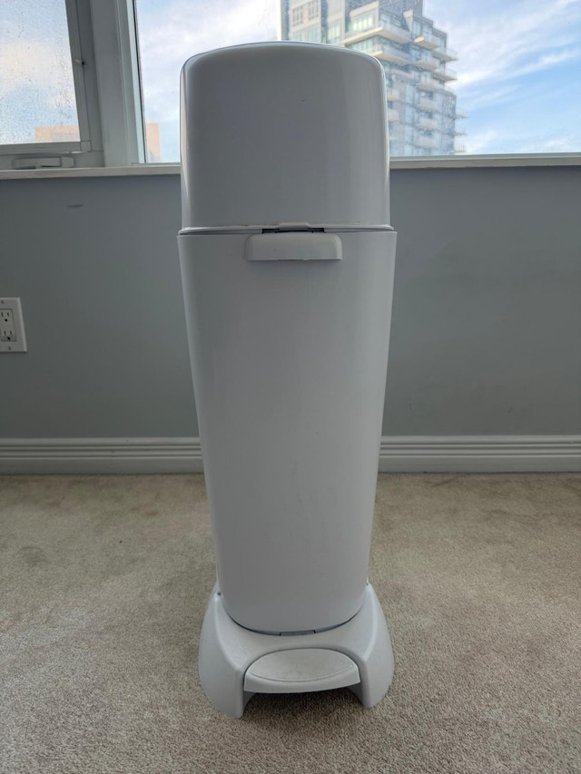 Diaper Genie Complete Diaper Pail + 1 Refill – Excellent Conditi - photo 3