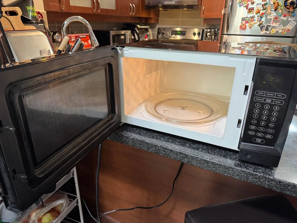 Danby 1.1 cu. ft. Countertop Microwave - photo 2