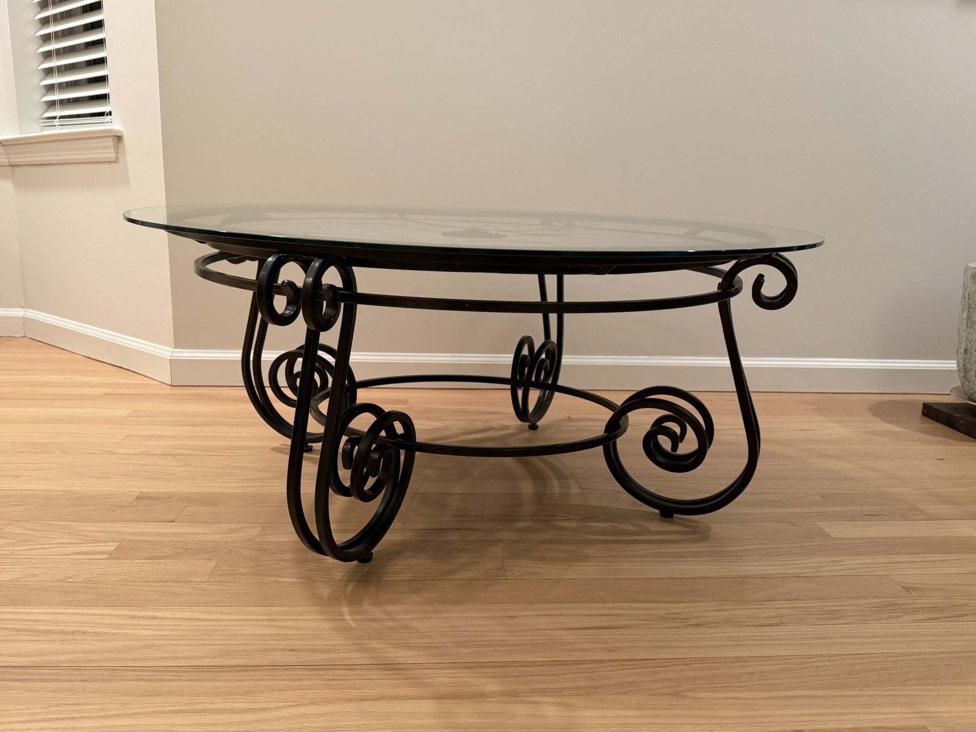 Howard Miller Ravenna Clock Table 615-010 - photo 2