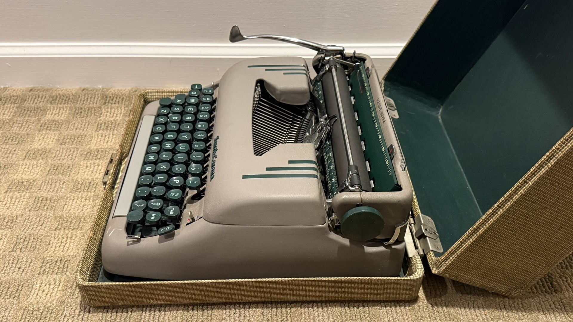 Smith Corona Silent Super Typewriter - photo 4