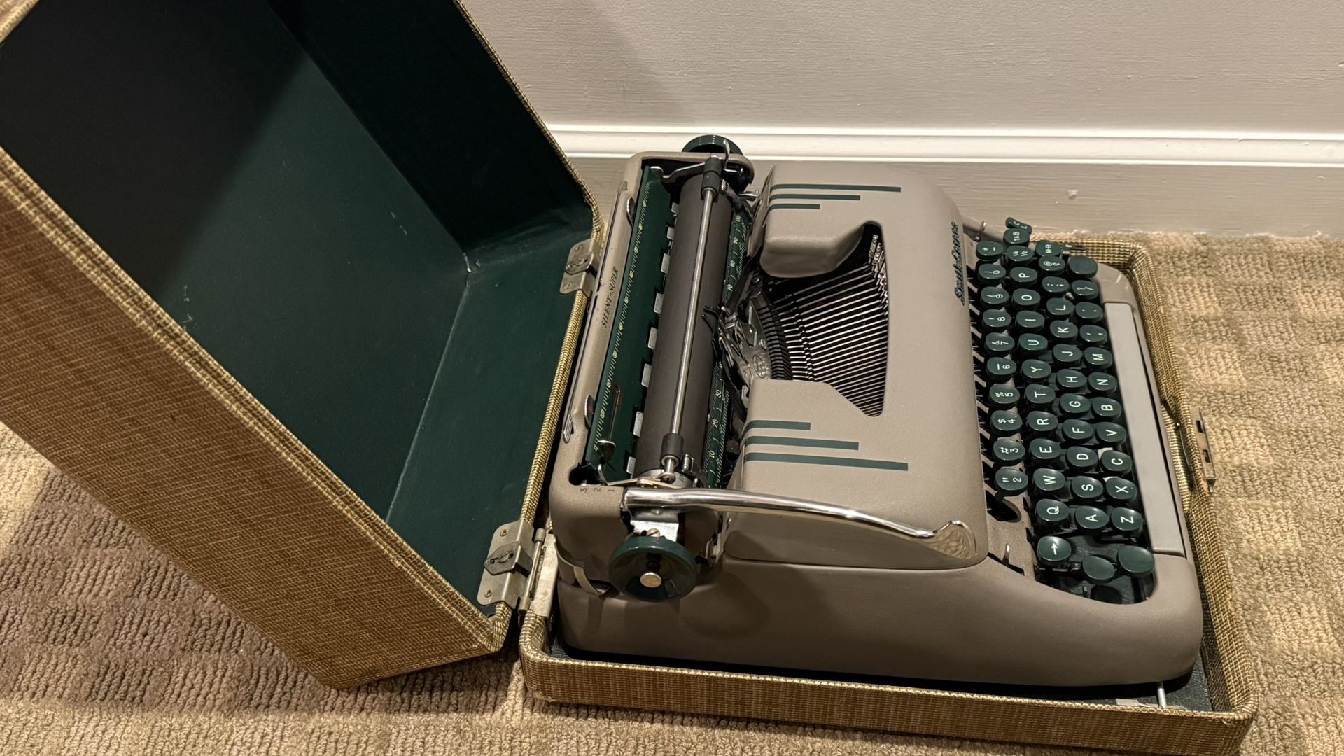 Smith Corona Silent Super Typewriter - photo 5