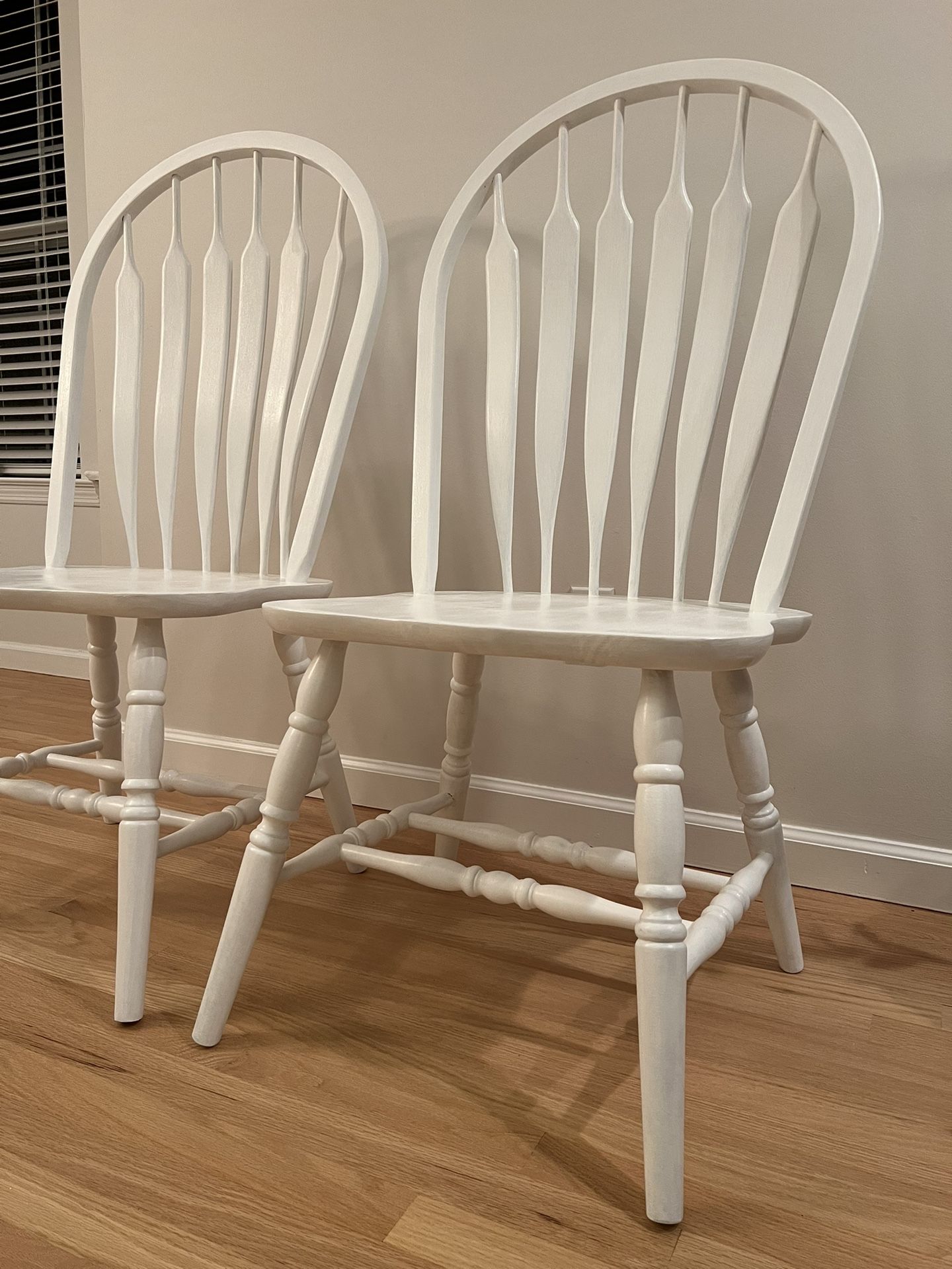Set of 2 White Wooden Chairs - photo 2