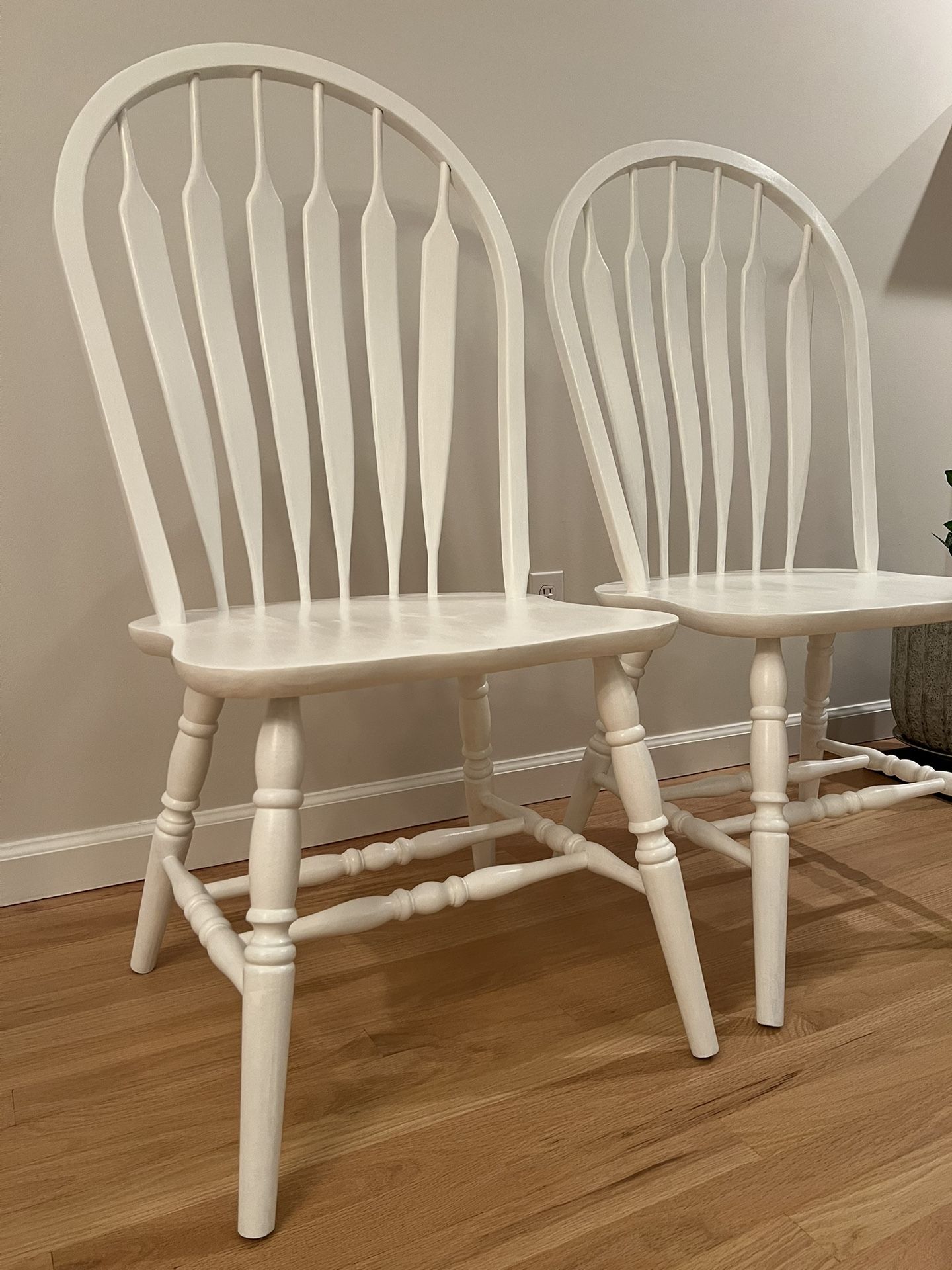 Set of 2 White Wooden Chairs - photo 3