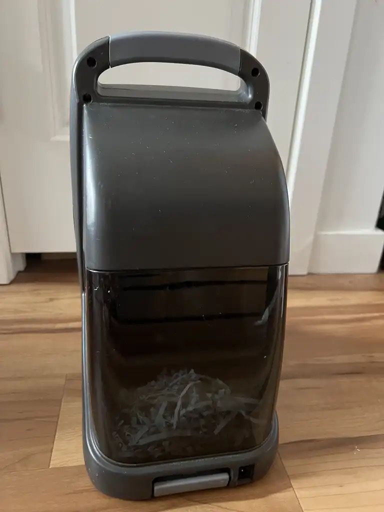 Paper Shredder - Staples Minimate - photo 3