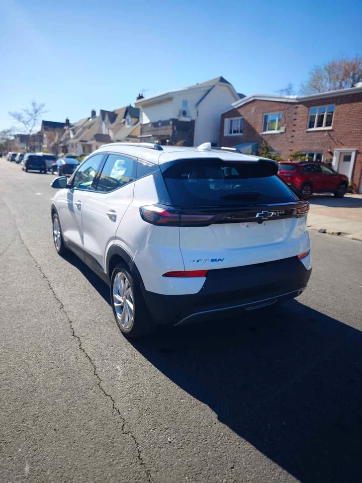 2023 Chevrolet Bolt EUV 2LT Hatchback 4D - photo 3