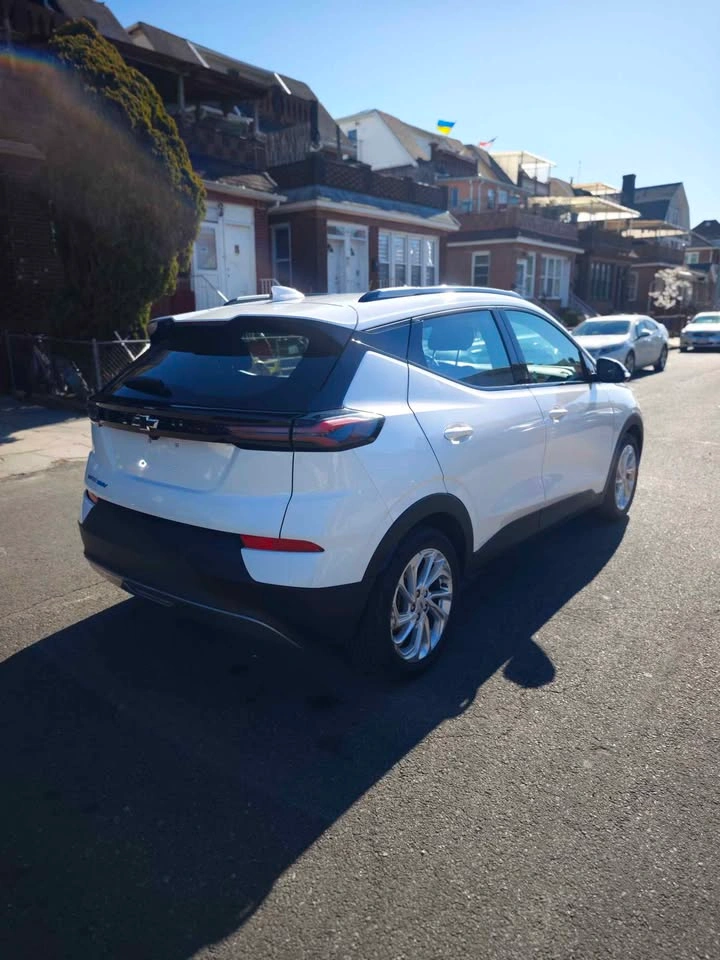 2023 Chevrolet Bolt EUV 2LT Hatchback 4D - photo 5