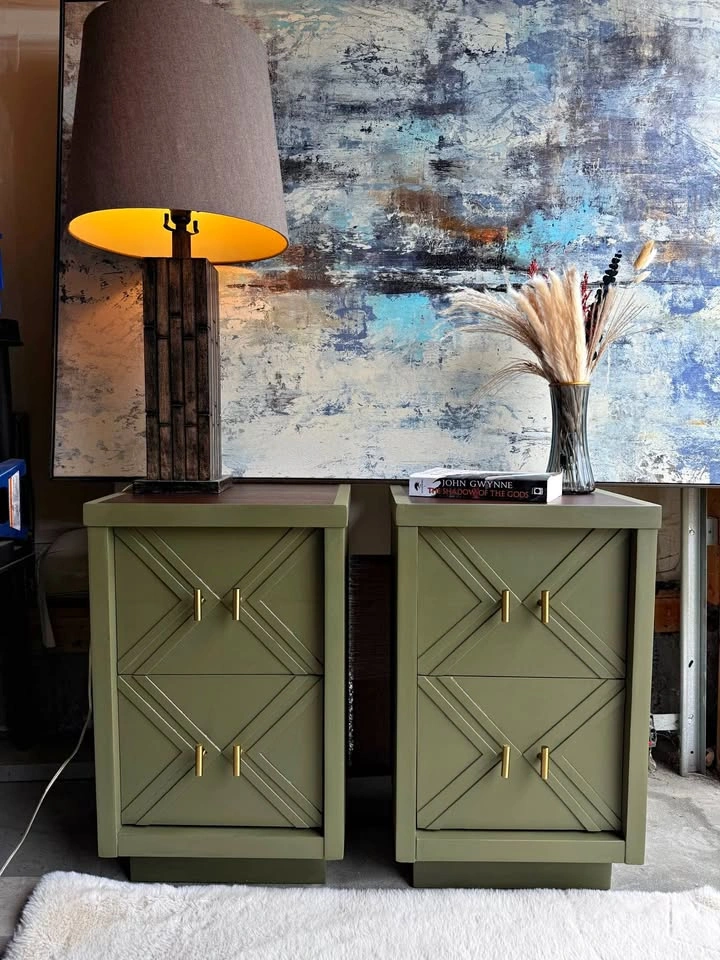 2 Nightstands