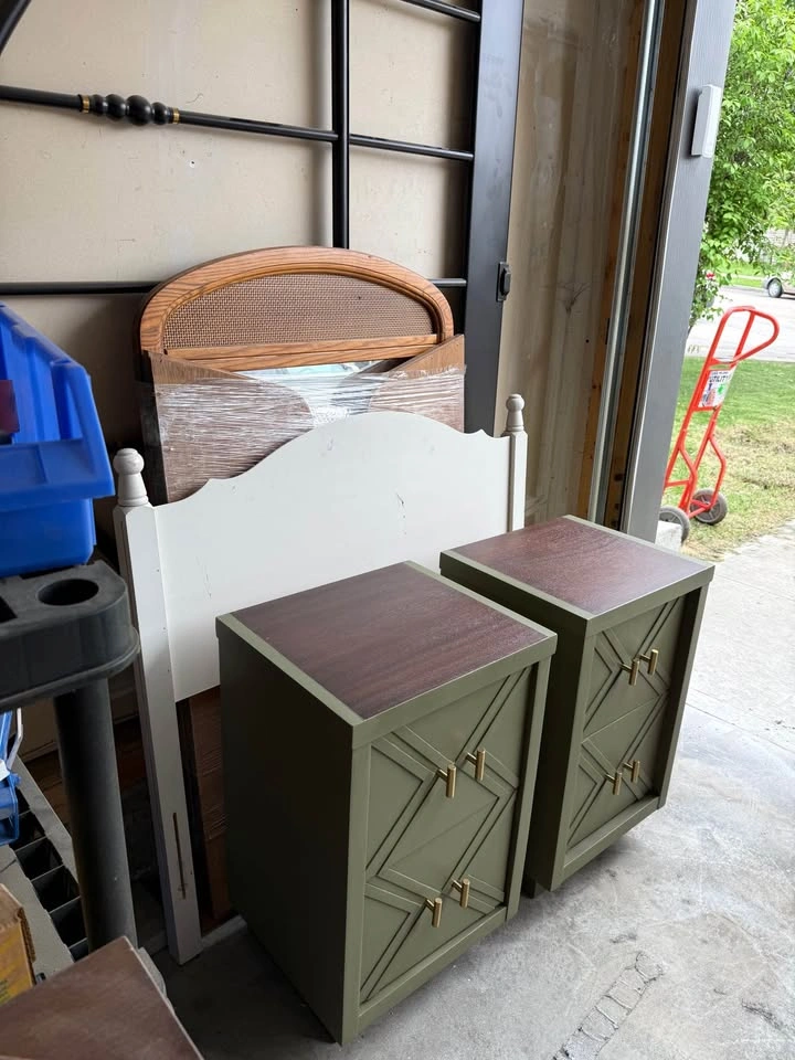 2 Nightstands - photo 3