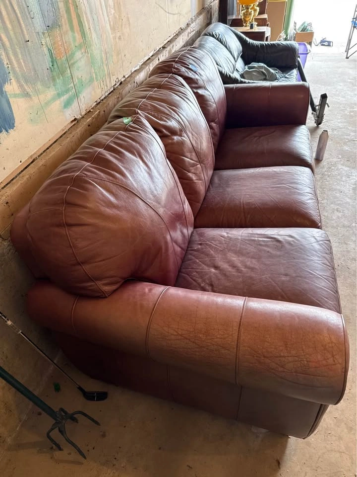 Burgundy leather couch - photo 3