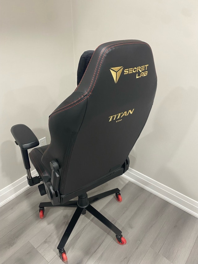 Secret Lab Titan Evo Gaming Chair - photo 3