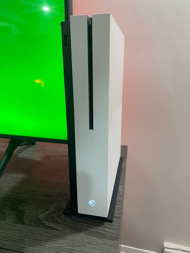 Microsoft Xbox One S