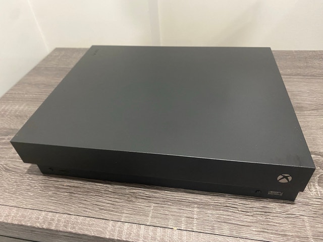 Xbox One X 1TB Console and Xbox Icons Light-Up Lamp - photo 2
