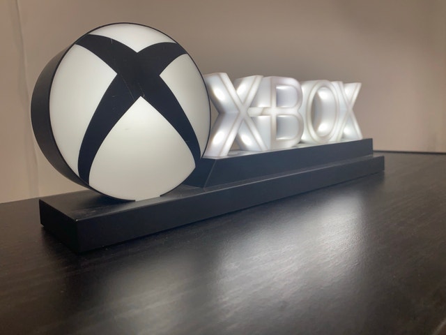 Xbox One X 1TB Console and Xbox Icons Light-Up Lamp - photo 4