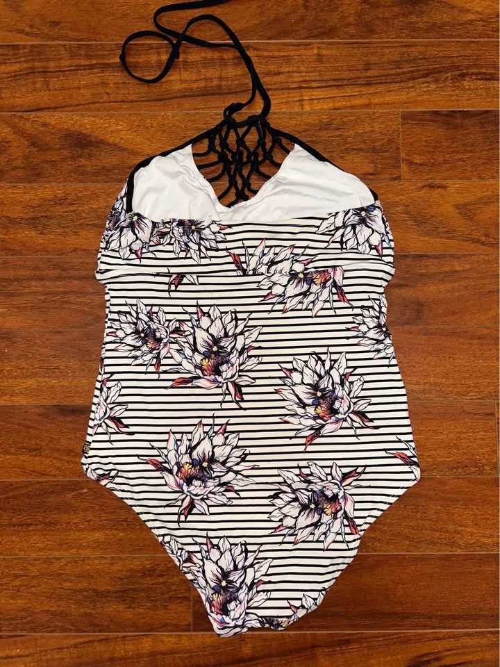 la Vie en Rose One Piece Halter Bathing Suit image indicator(2)