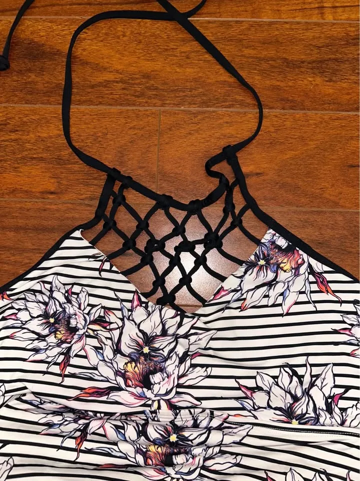 la Vie en Rose One Piece Halter Bathing Suit image indicator(4)