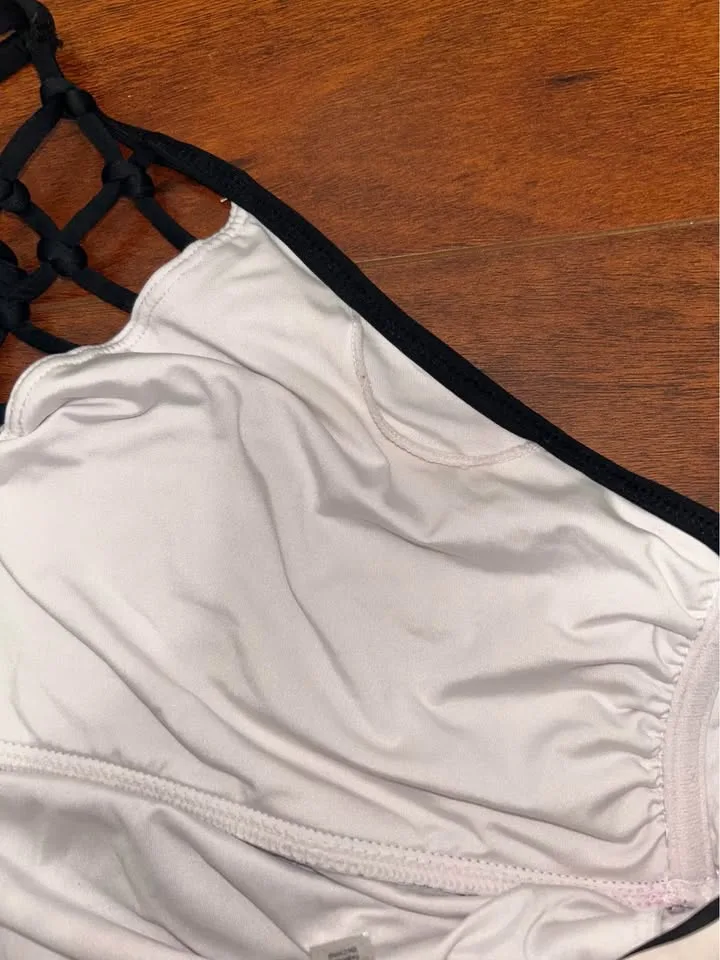 la Vie en Rose One Piece Halter Bathing Suit image indicator(5)