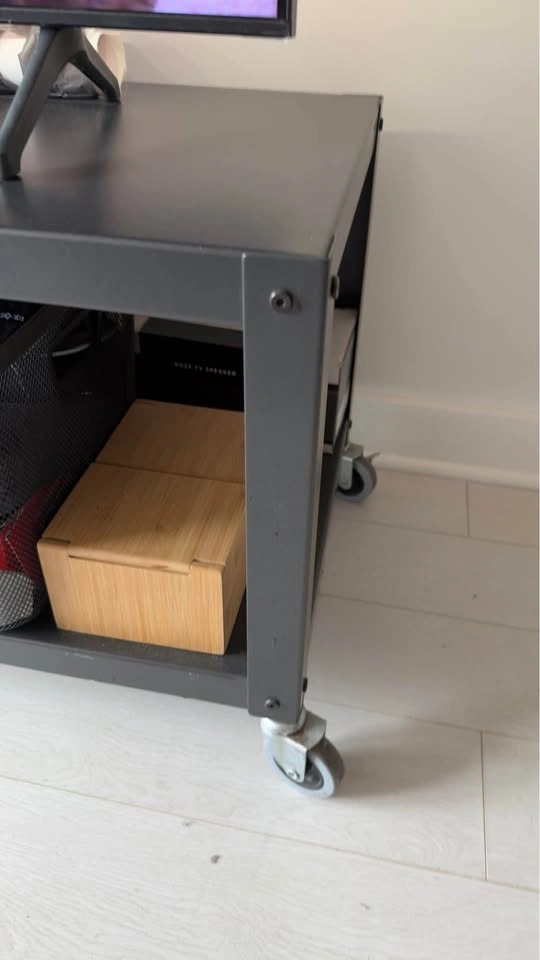 Metal table with wheels - photo 2
