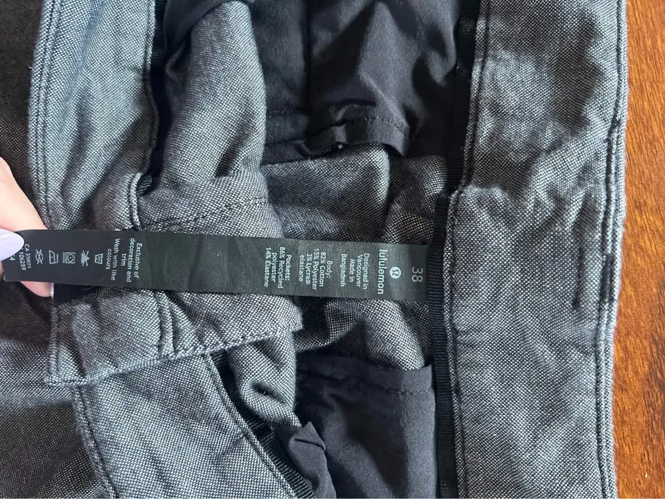 Men’s Golf Shorts (Lululemon & Puma) - Size 38 image indicator(4)