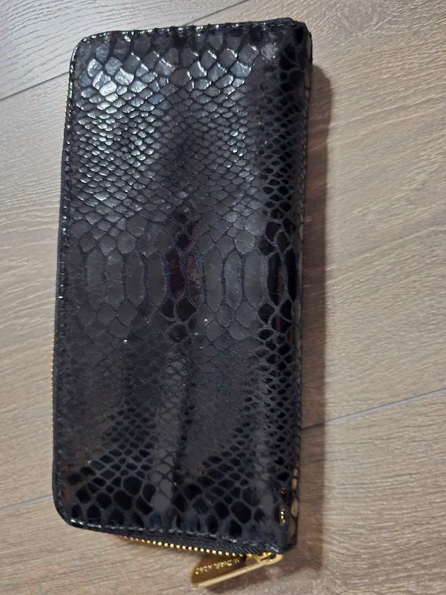 Michael Kors Wallet image indicator(2)