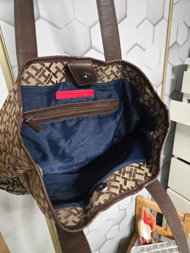 Tommy Hilfiger Tote image indicator(2)