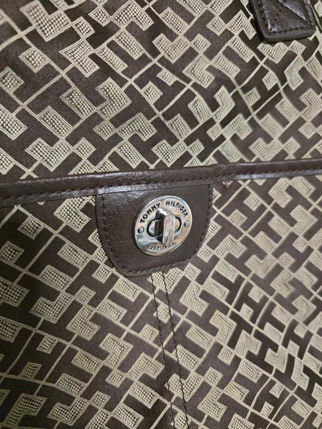 Tommy Hilfiger Tote image indicator(3)