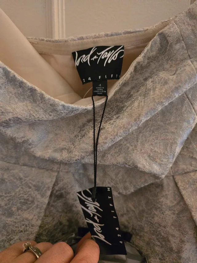 24 Fifth Dress image indicator(2)