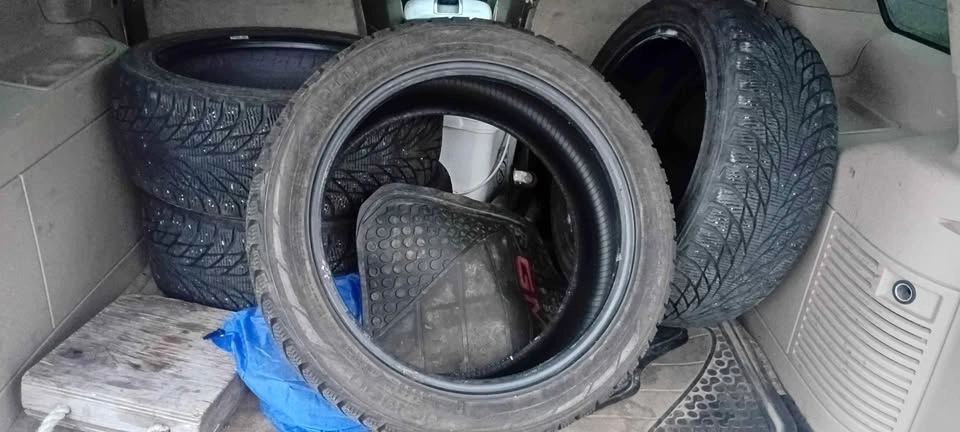Nokian Hakkapeliitta R-2 225/45R17 All season tires