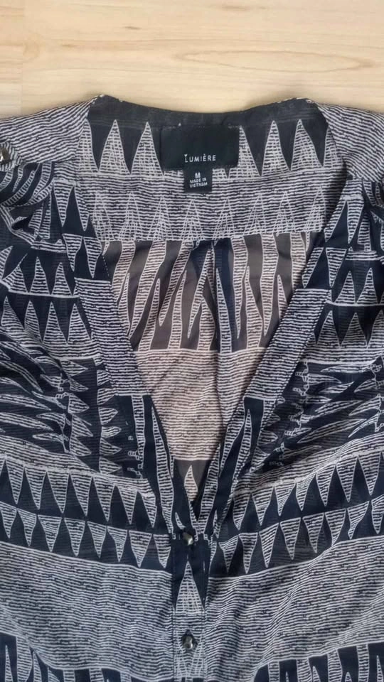 Lumiere Black White Geometric Pattern V-Neck Blouse M - photo 2