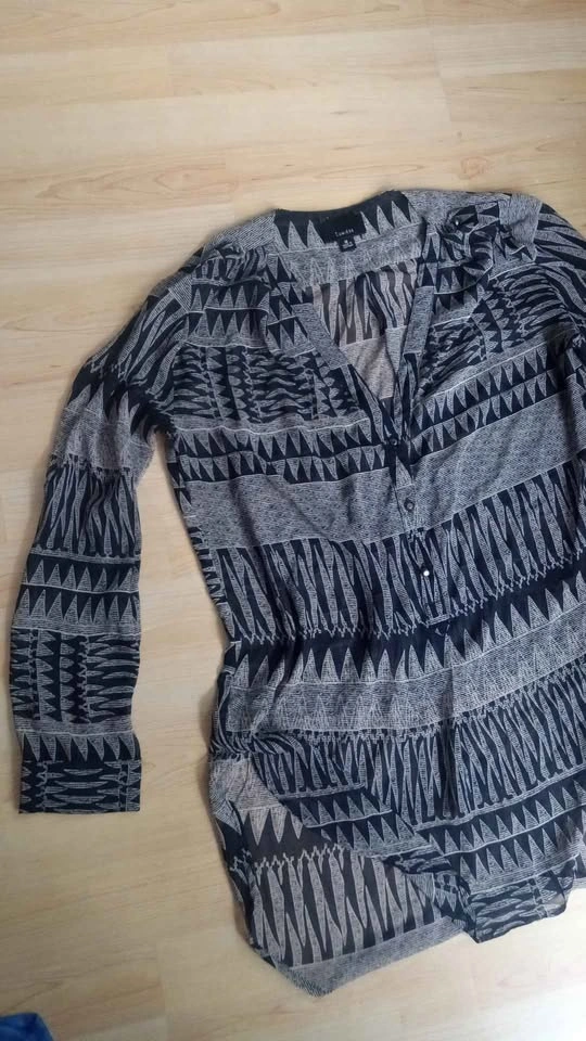 Lumiere Black White Geometric Pattern V-Neck Blouse M - photo 3