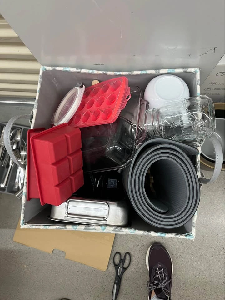 FREE Moving Giveaway! Kitchenware, Decor & More - photo 3