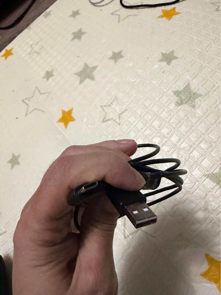 Black USB-A to Angled USB-C Cable - photo 2