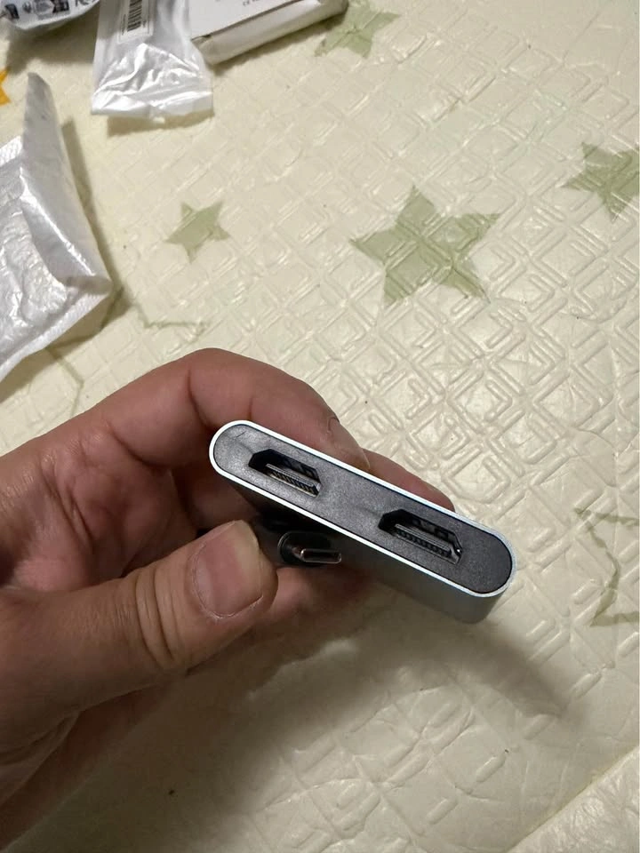 USB-C to Dual HDMI Adapter - photo 2