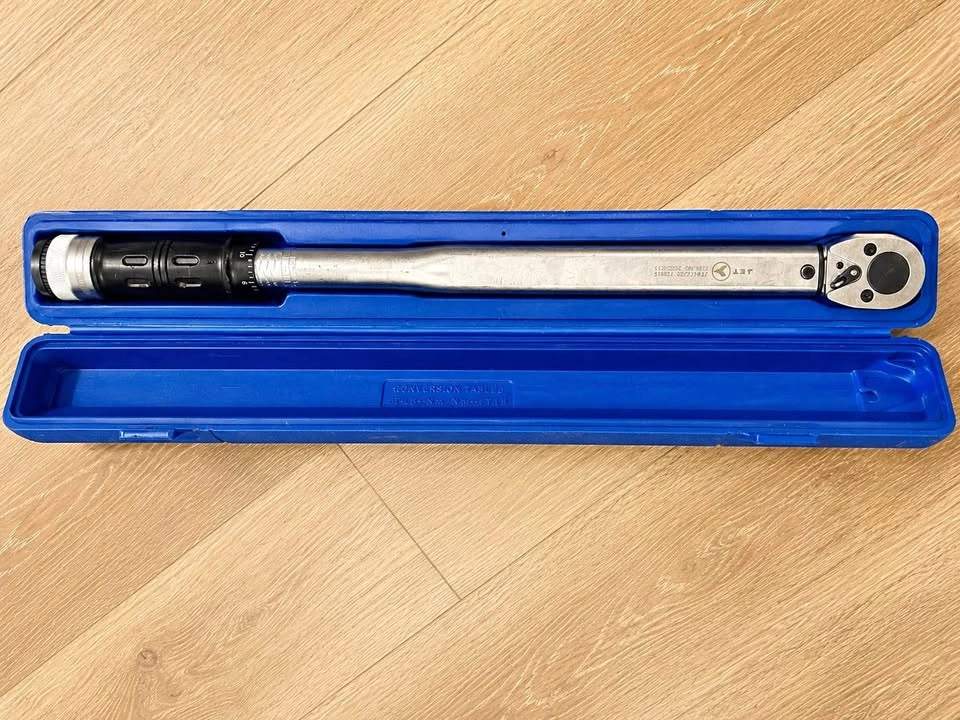 JET 1/2” Drive Torque Wrench (50–250 ft-lb) w/ Case