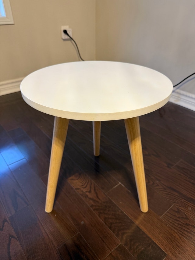 Modern Round Side Table/Coffee Table