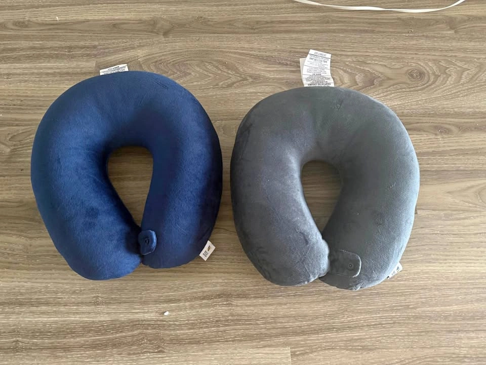 Travel neck pillows