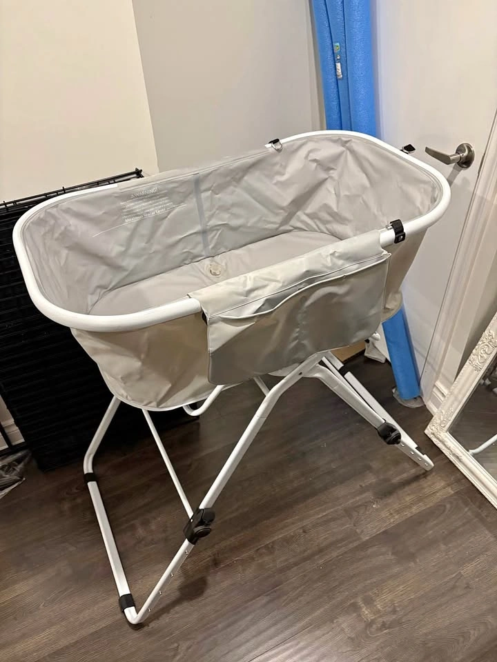 Portable bathtub for pets