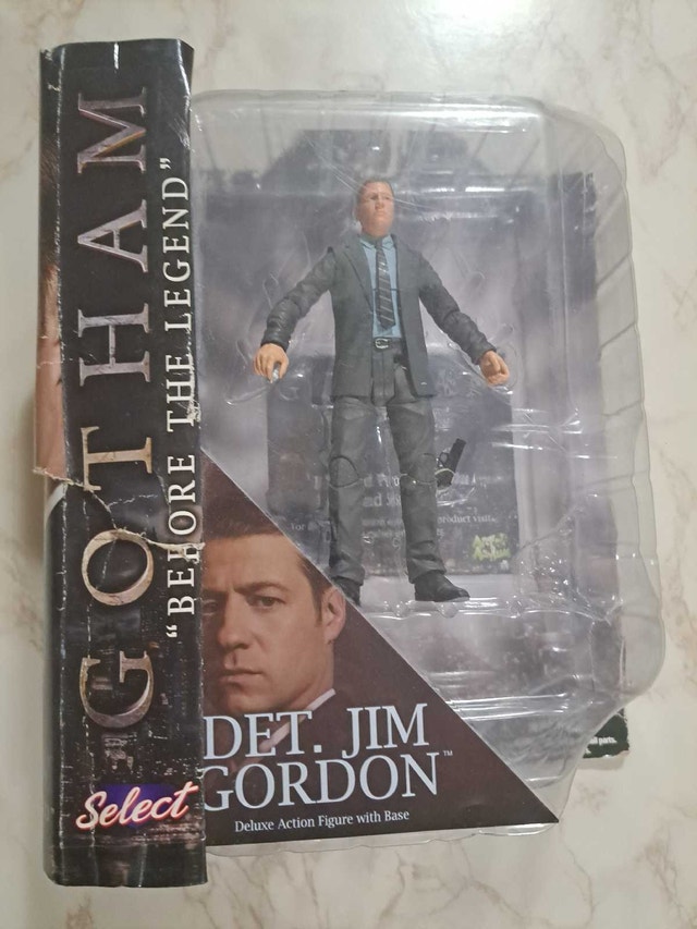 Gotham Jim Gordon Figure