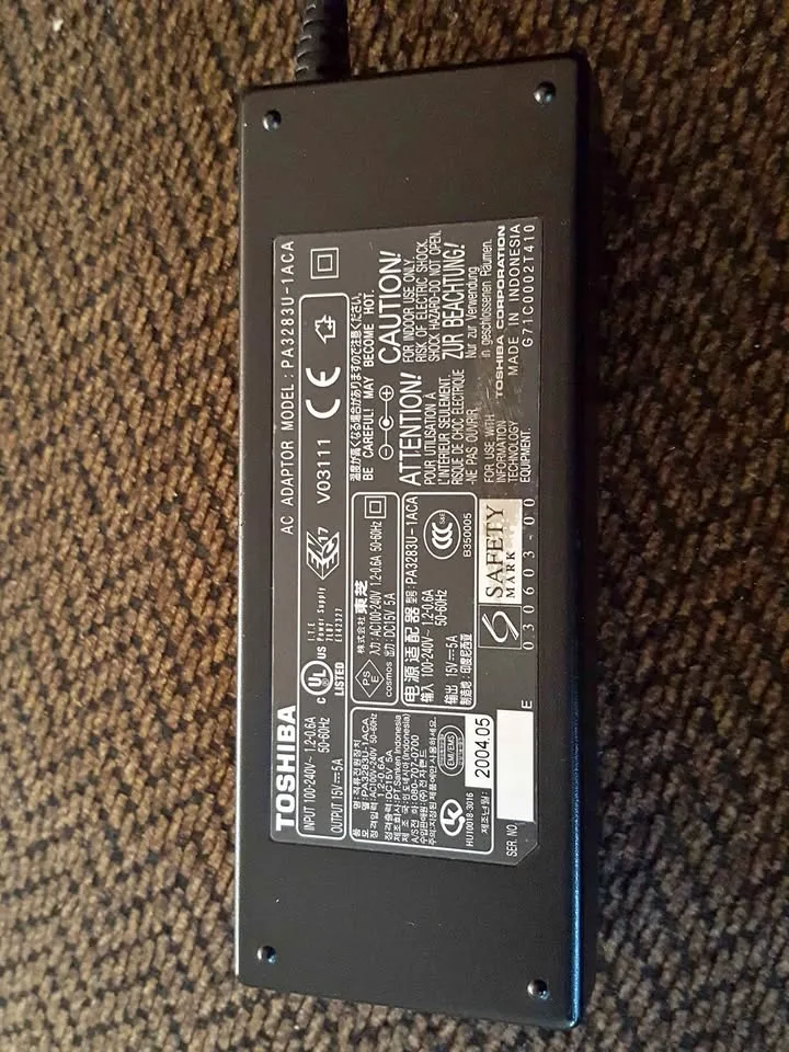 Toshiba laptop adapter/charger thumbnail