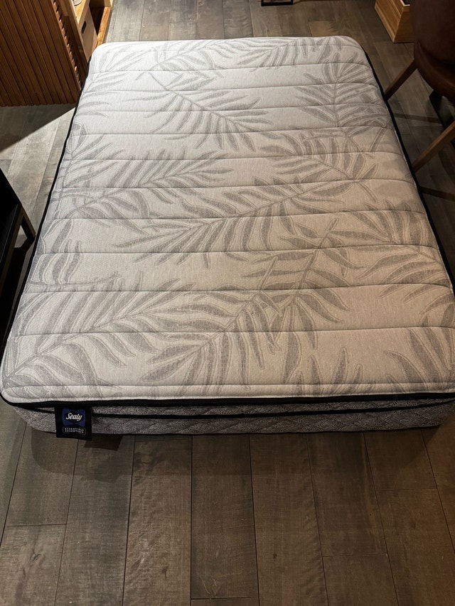 Sealy Mattress full - photo 2
