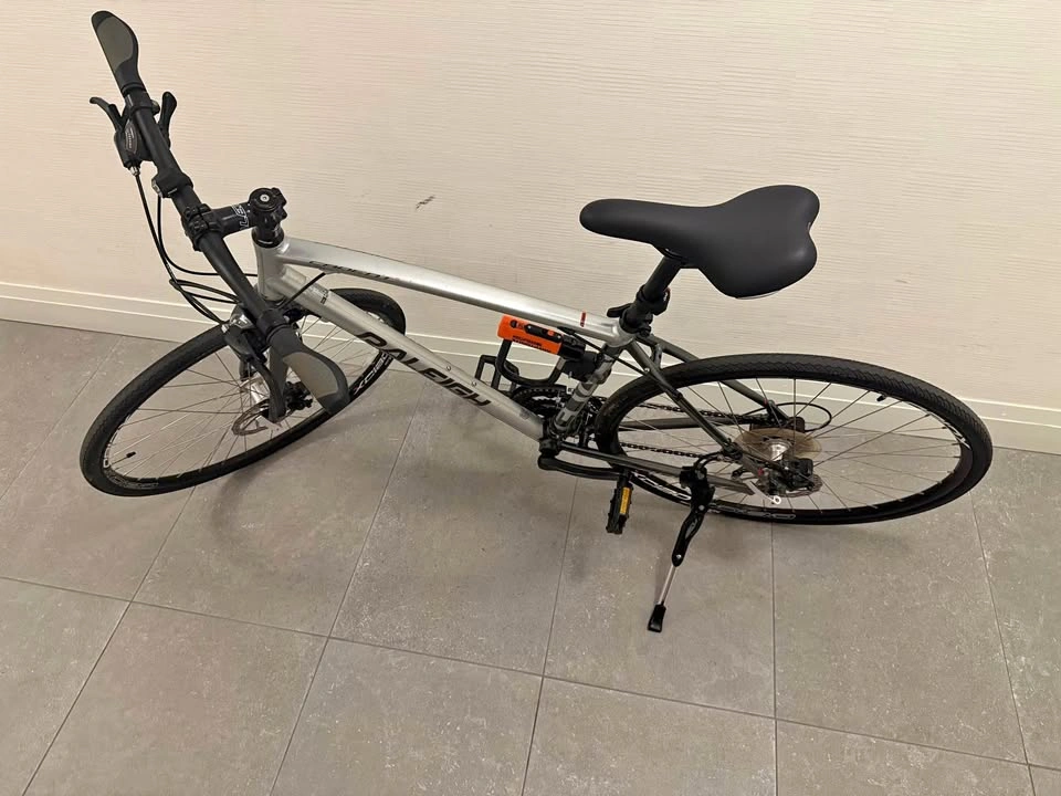 Raleigh Cadent Hybrid Bike