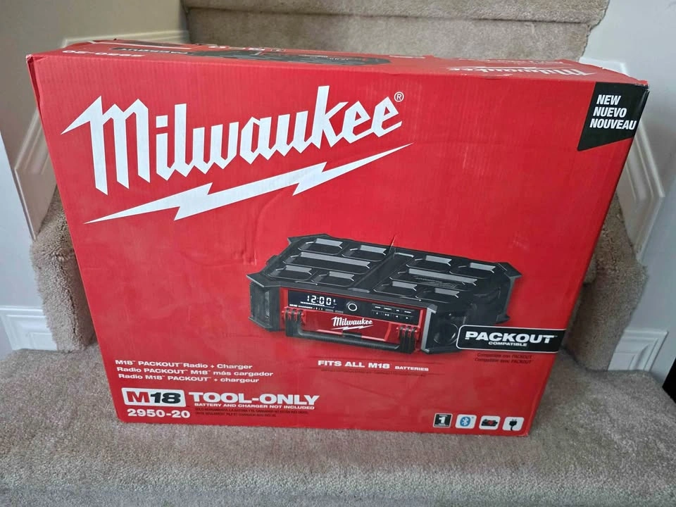M18 Pack out Radio and Charger 2950-20
