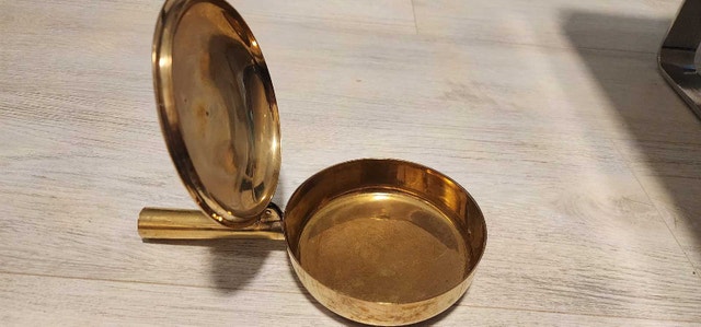 Vintage brass silent butler crumb catcher with decorative rope - photo 5