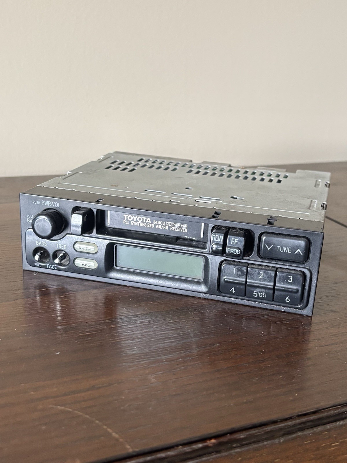 Toyota 08600-00894 AM/FM Receiver radio