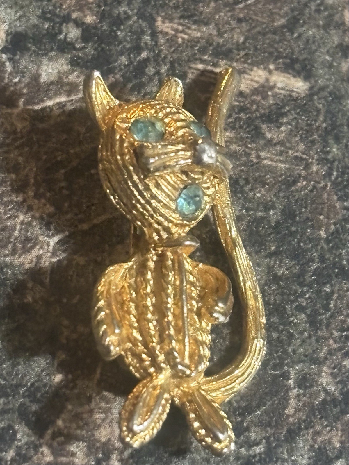 Gold Cat Brooch Blue Rhinestone Eyes Rare - photo 2