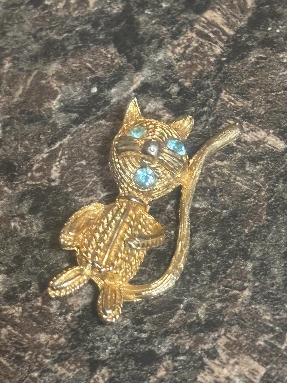 Gold Cat Brooch Blue Rhinestone Eyes Rare - photo 5