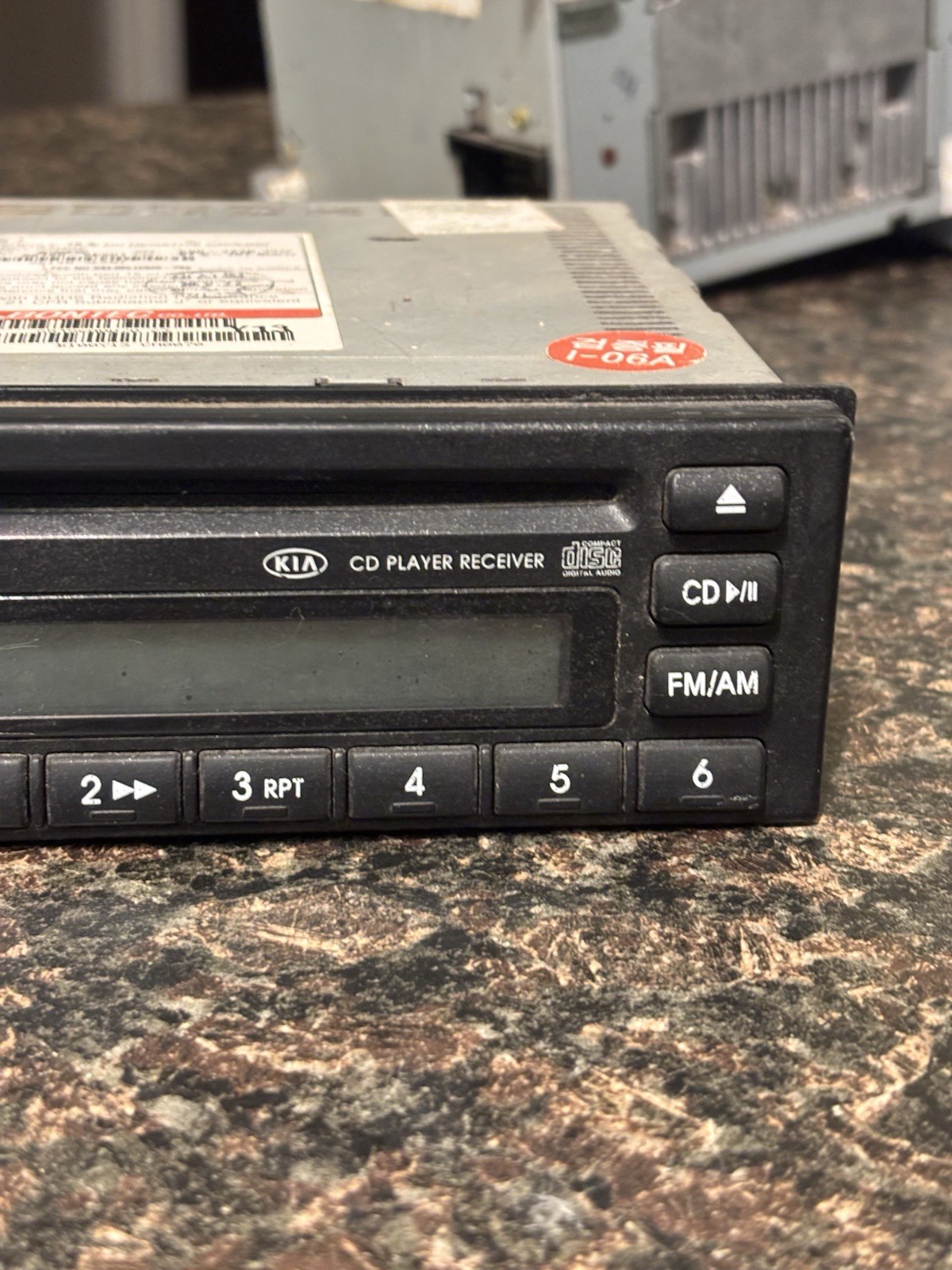 Kia 2003 - 2006 Factory AM FM Radio CD Player Receiver - photo 4