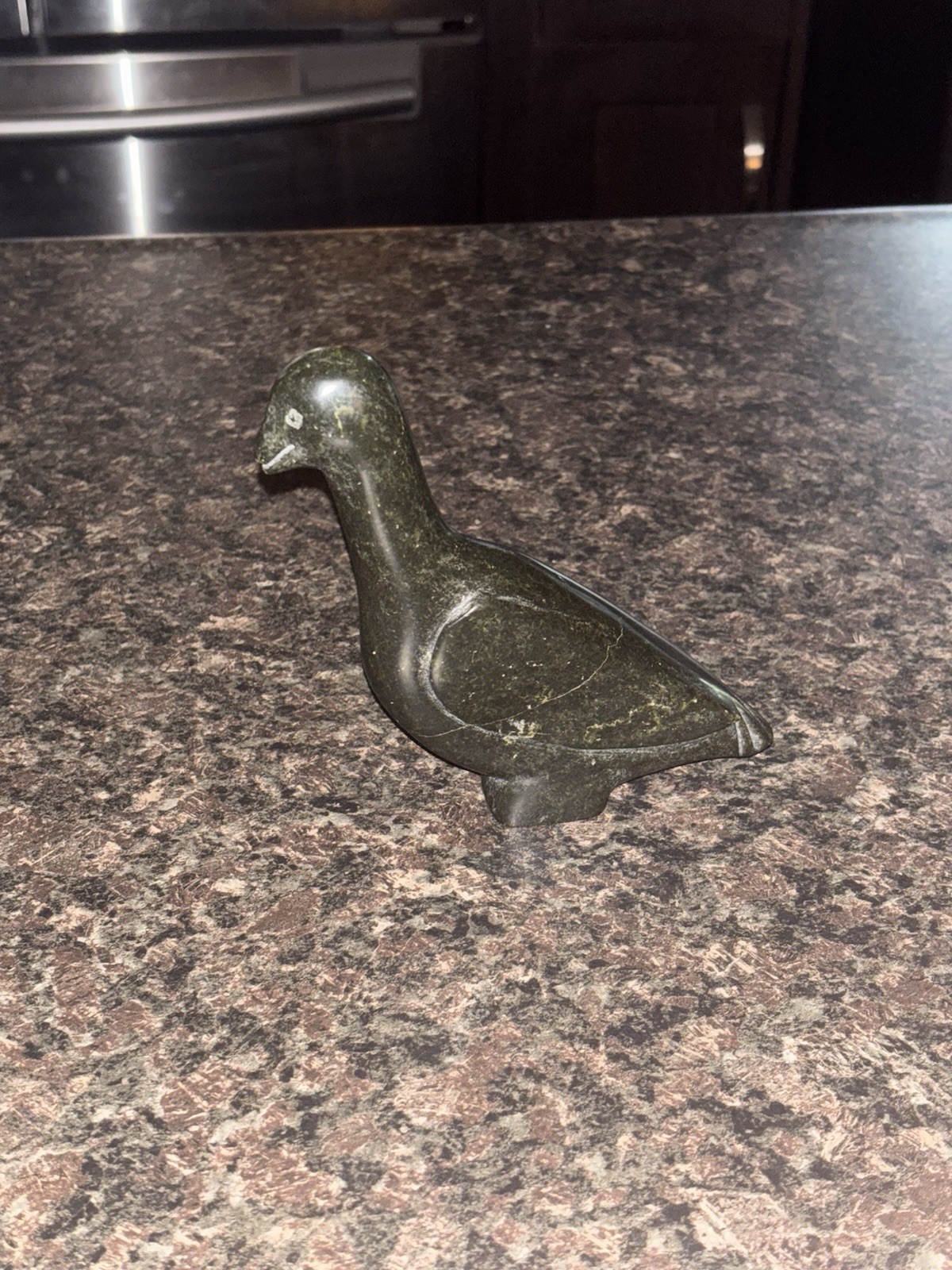 Inuit art bird soap stone carving dark green veined, soapstone - photo 3