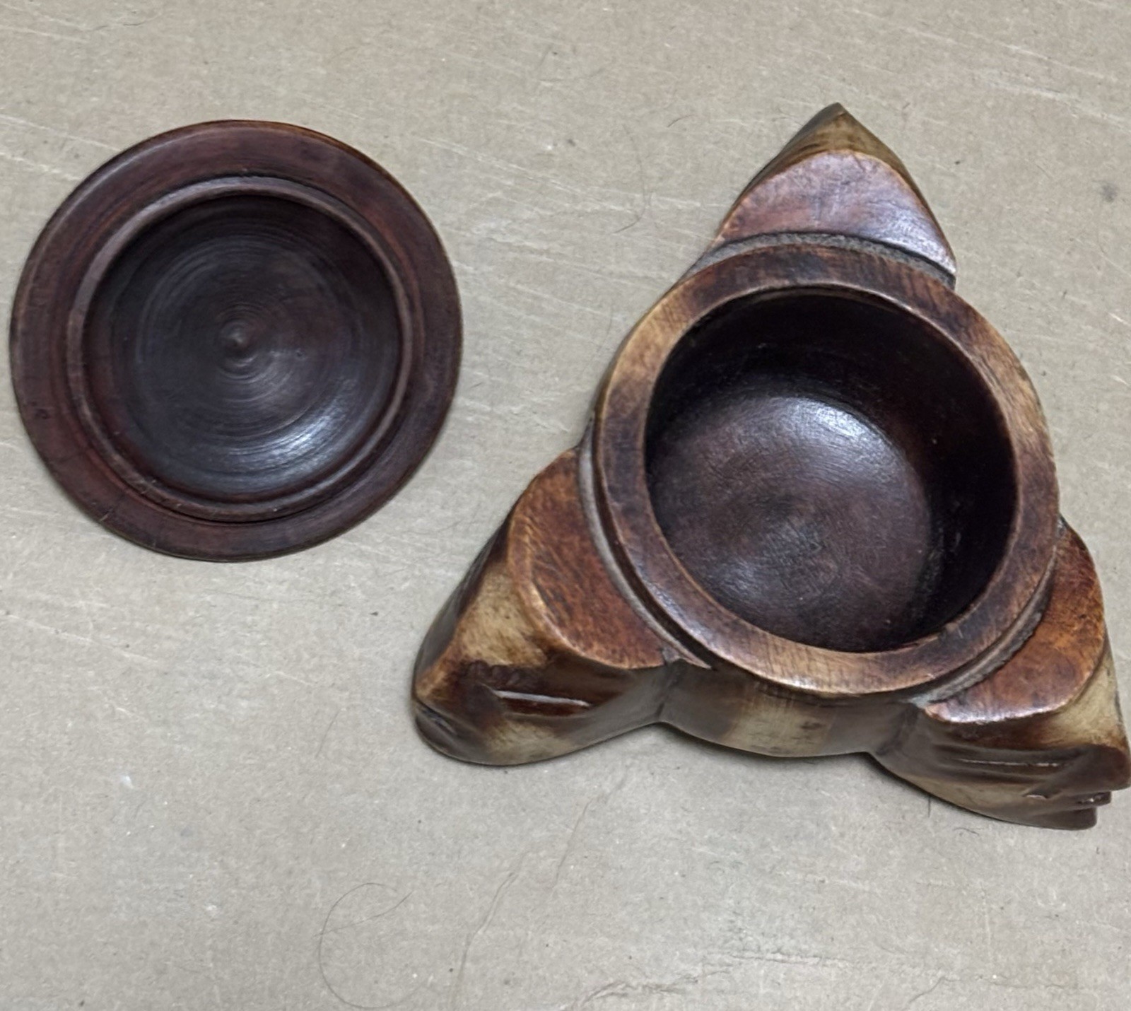 Hand Carved Monkeypod Wood Bowl – 3 Faces Tribal Folk Art - photo 4